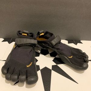 Vibram Five Fingers Shoes in size 38